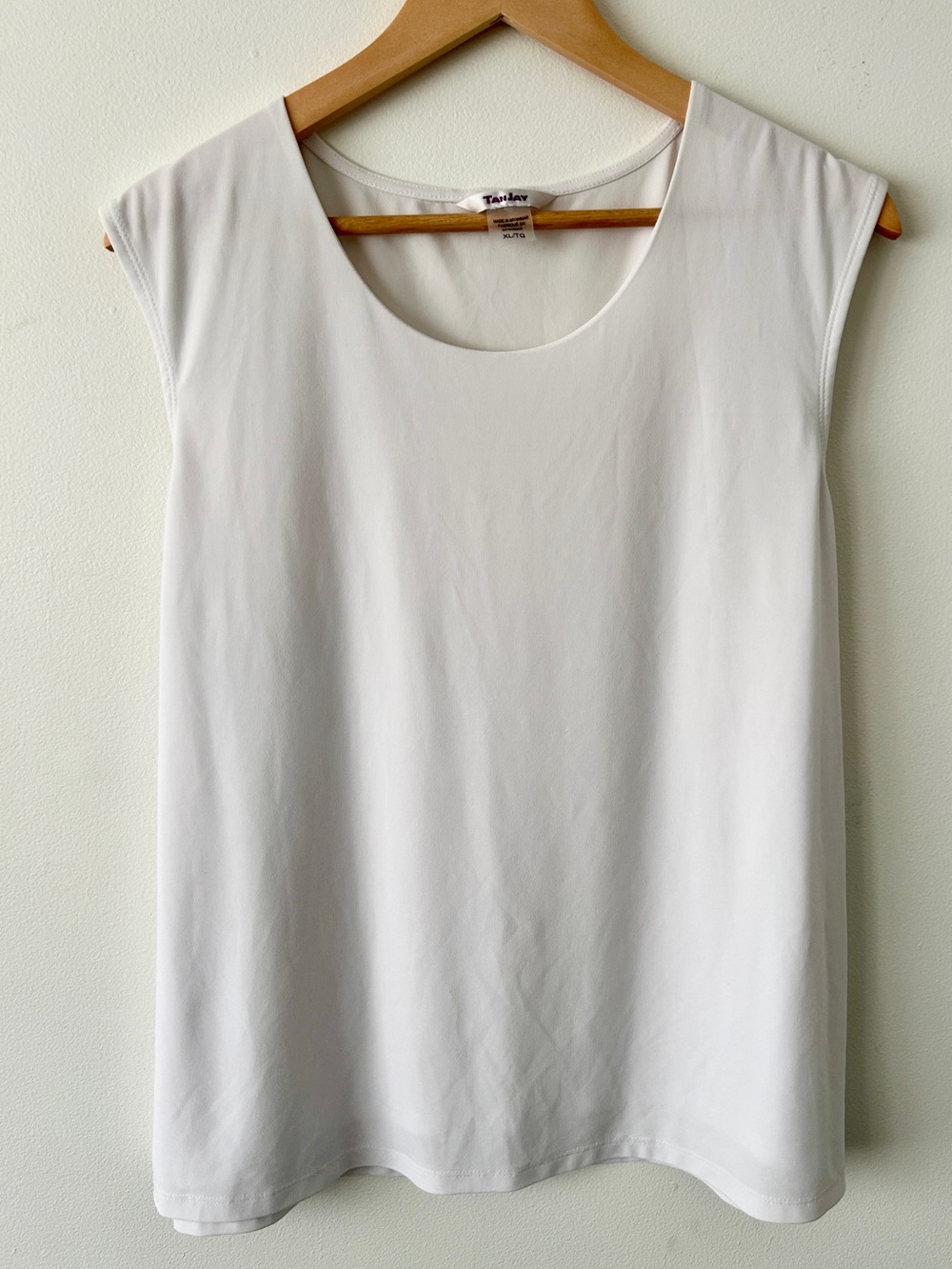 TanJay Women’s Basic White Relaxed Fit Sleeveless Dress Top • Size XL